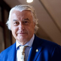 Ladislao Azcona miembro del claustro de CES Next