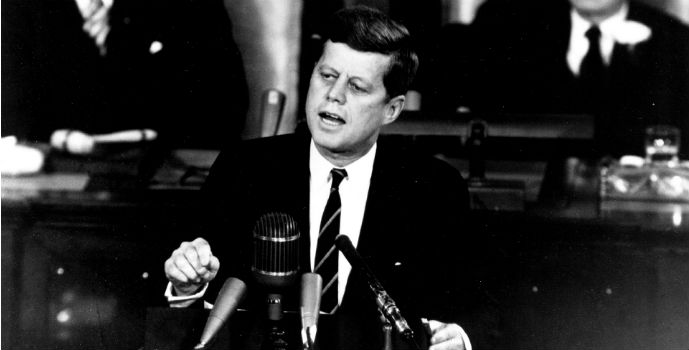 Kennedy pronunció algunas de las frases célebres sobre política más importantes.